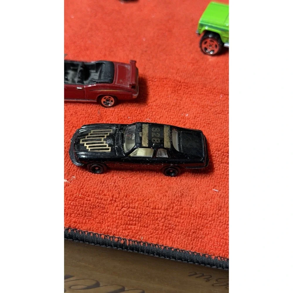 Lot of 9 Diecast Toy Cars & Trucks Mixed‎ Styles (Hot Wheels/Matchbox Style)